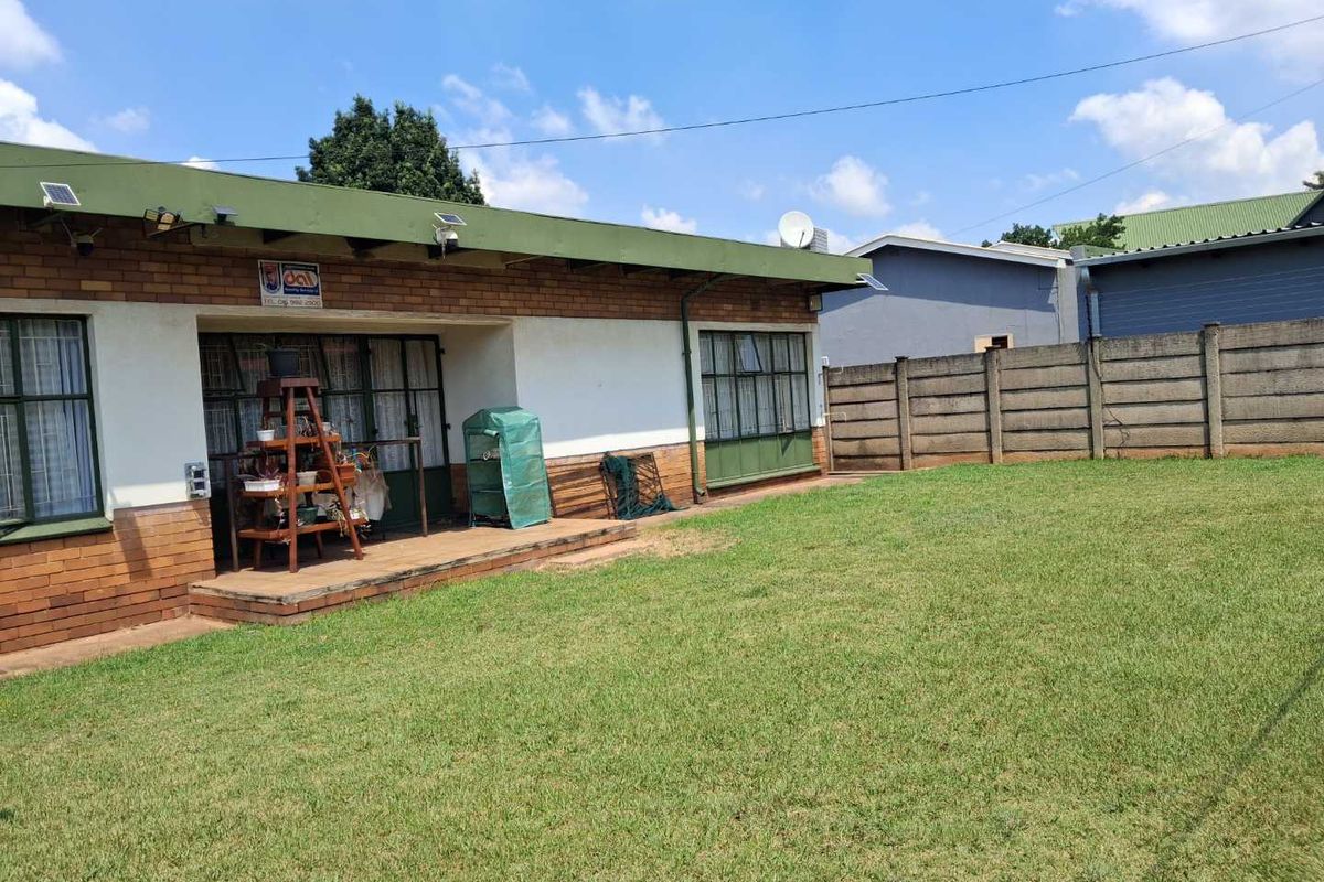 3 Bedroom House For Sale in Vanderbijlpark CE5 - Photo 2