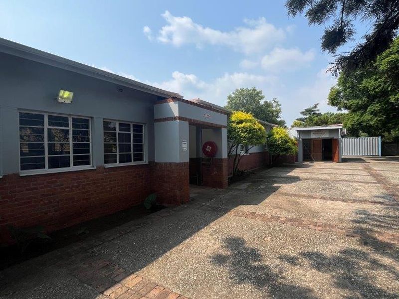 PRIME OFFICES TO RENT AND SITUATED AT 546 18TH AVENUE RIETFONTEIN  FOR ONLY R 35 000 PER MONTH. - Photo 3