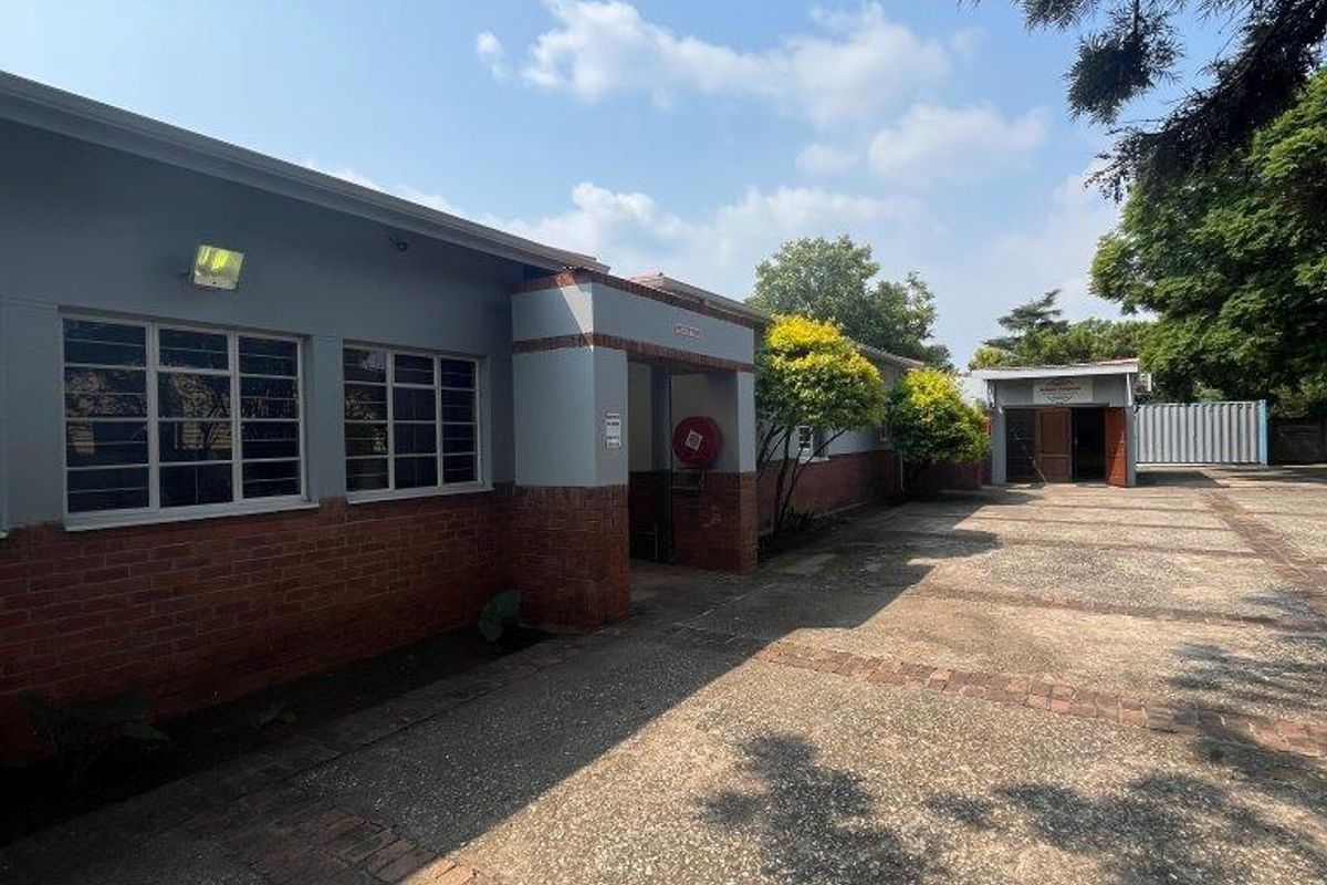PRIME OFFICES TO RENT AND SITUATED AT 546 18TH AVENUE RIETFONTEIN  FOR ONLY R 35 000 PER MONTH. - Photo 3