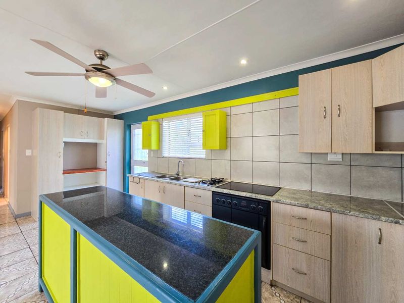 Neat property for sale in Stilbaai-Wes. - Photo 10