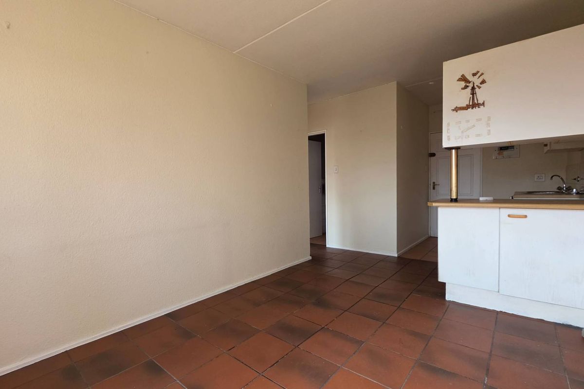 2 Bedroom Townhouse / Apartment for Sale in Florentia Alberton - Photo 4