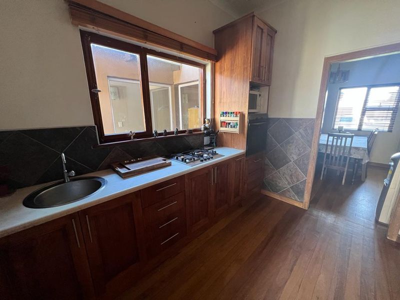 FOR SALE - 4 BEDROOM HOUSE WITH 2 FLATS IN KRAMERSDORF - Photo 9