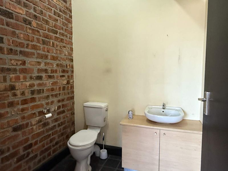 212m2 4th floor office to let in Loop Street - Photo 5