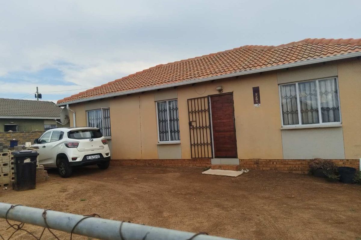 3-Bedroom Home in Gated Savanna City Community - Photo 3