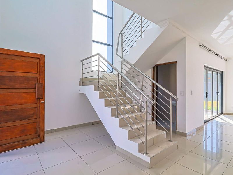Elegant Home in Sought-After Melodie Estate. - Photo 3