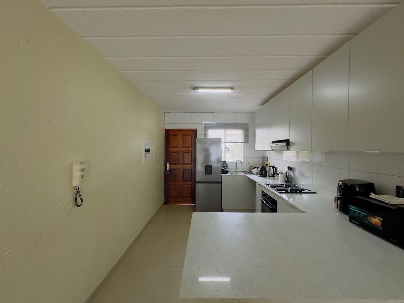 2 Bedroom Apartment for Sale in Glen Austin - Photo 6