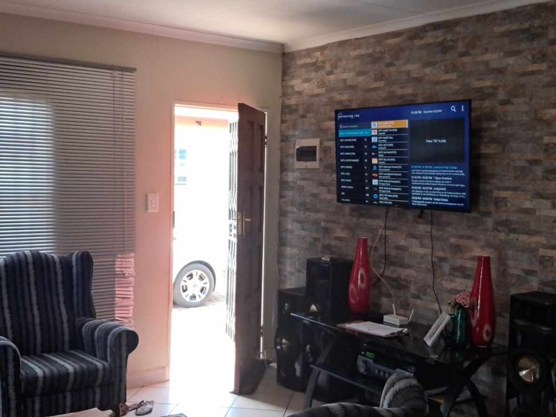 A beautiful 2 bedroom house in The Orchards - Photo 7