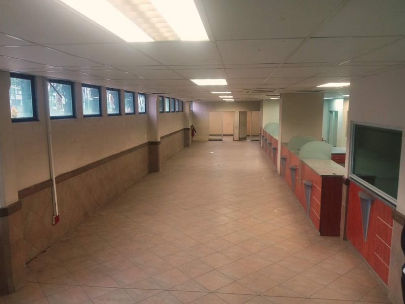 Prime 1,000 m2 Commercial Office Space To Let | Boksburg | Exceptional Business Address  Introduce your business to a prestigious, well-positioned - Photo 3