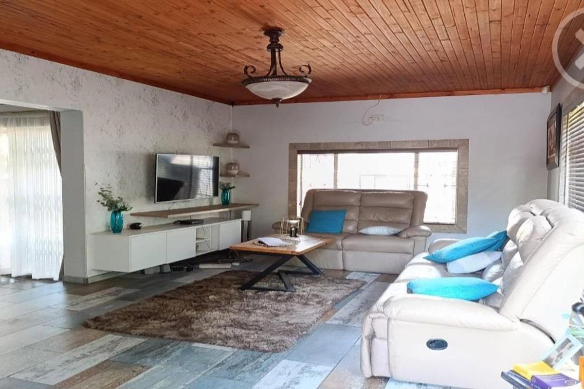 READY TO MOVE IN - Photo 4