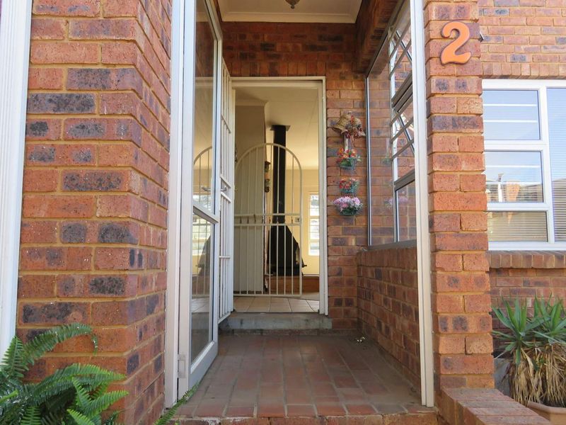 Secure Cluster Living with Space, Comfort and Low Levies - Photo 4