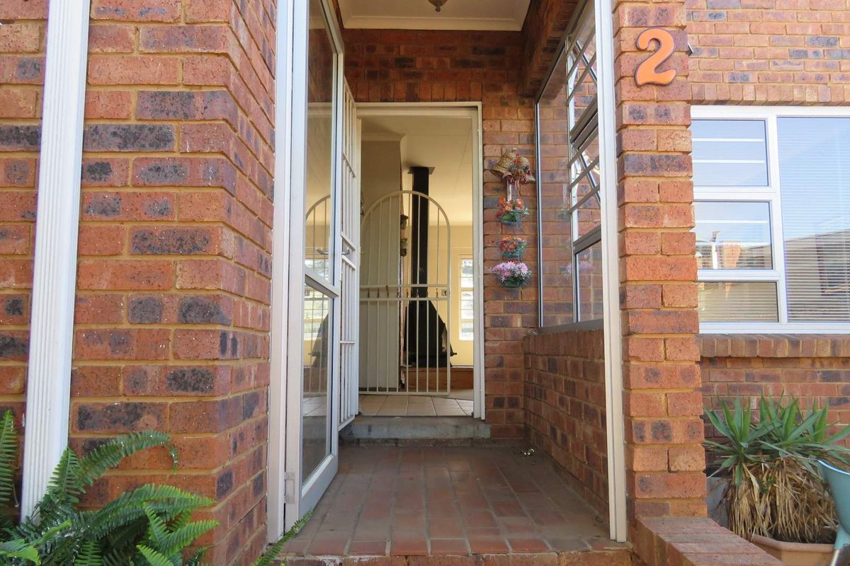 Secure Cluster Living with Space, Comfort and Low Levies - Photo 4