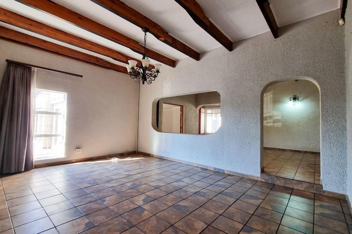 Family home in the heart of Aerorand - Photo 5