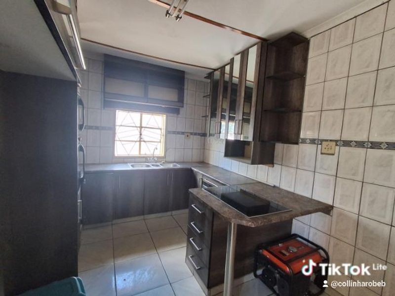 FOR SALE Spacious 4 Bedroom Home in Katutura. - Photo 7