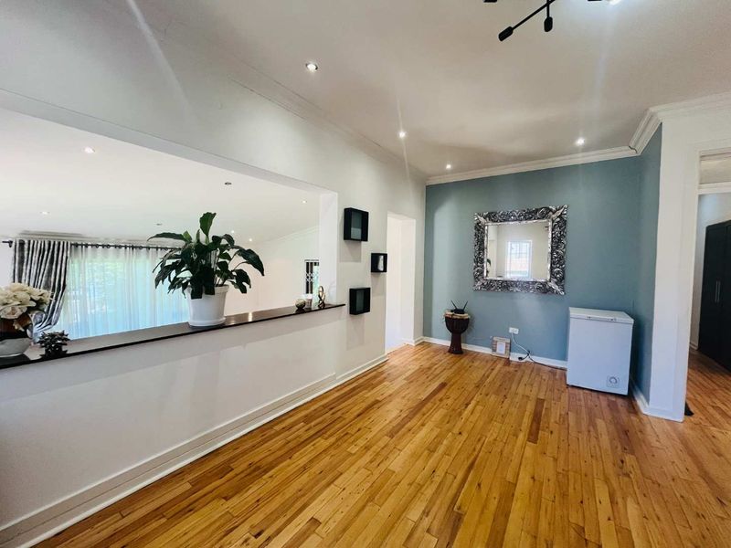 Hendra - A family home in Broadway ready for a little Love - Photo 4