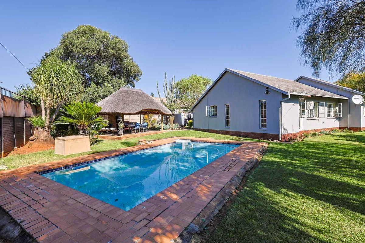 Beautiful 3-Bedroom Family Home with Fantastic Entertainment Areas in Meyerspark - Photo 5