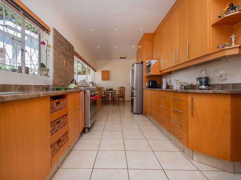 Spacious family haven in Noordhewuel. - Photo 9