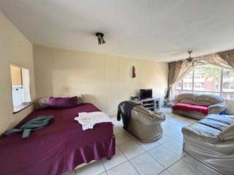 Value & Location: Spacious 2-Bed in Pretoria Central - Photo 3