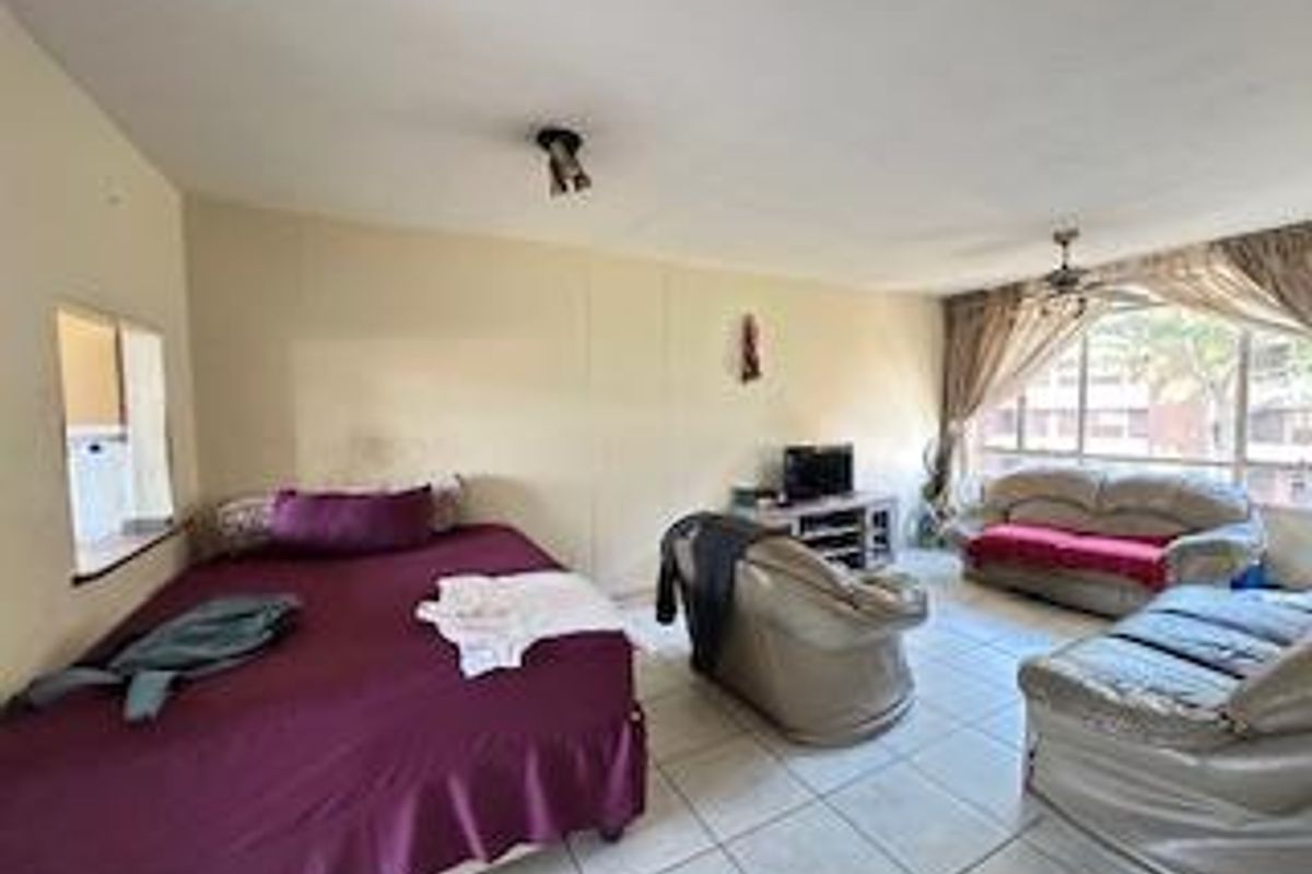 Value & Location: Spacious 2-Bed in Pretoria Central - Photo 3