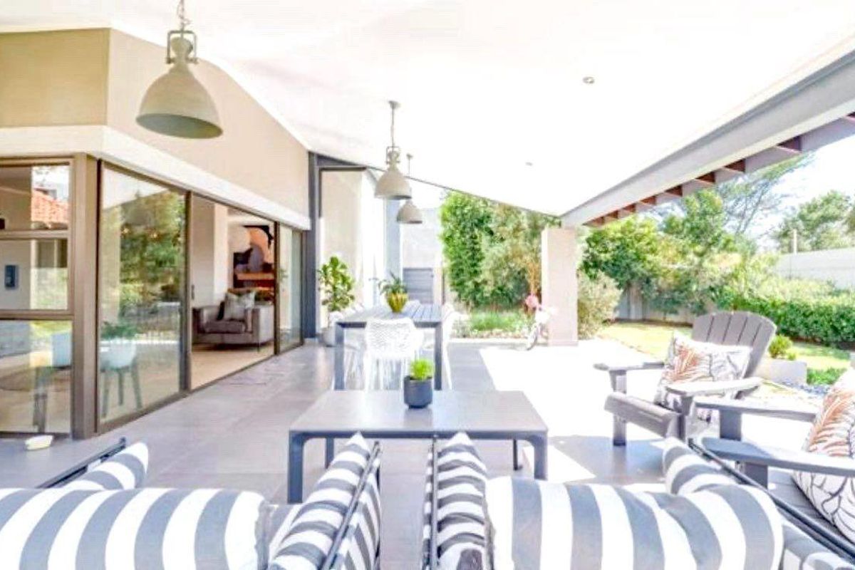 Magnificent furnished 3 Bedroom House with beautiful servants' quarters to Rent in the sought after Six Fountains Estate. For the Executive or an Embassy. - Photo 5