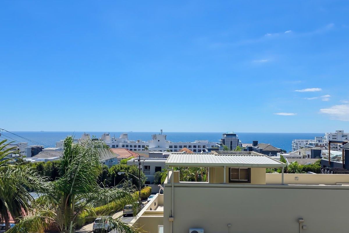 Spacious Bantry Bay Apartment with Sea Views - Photo 2