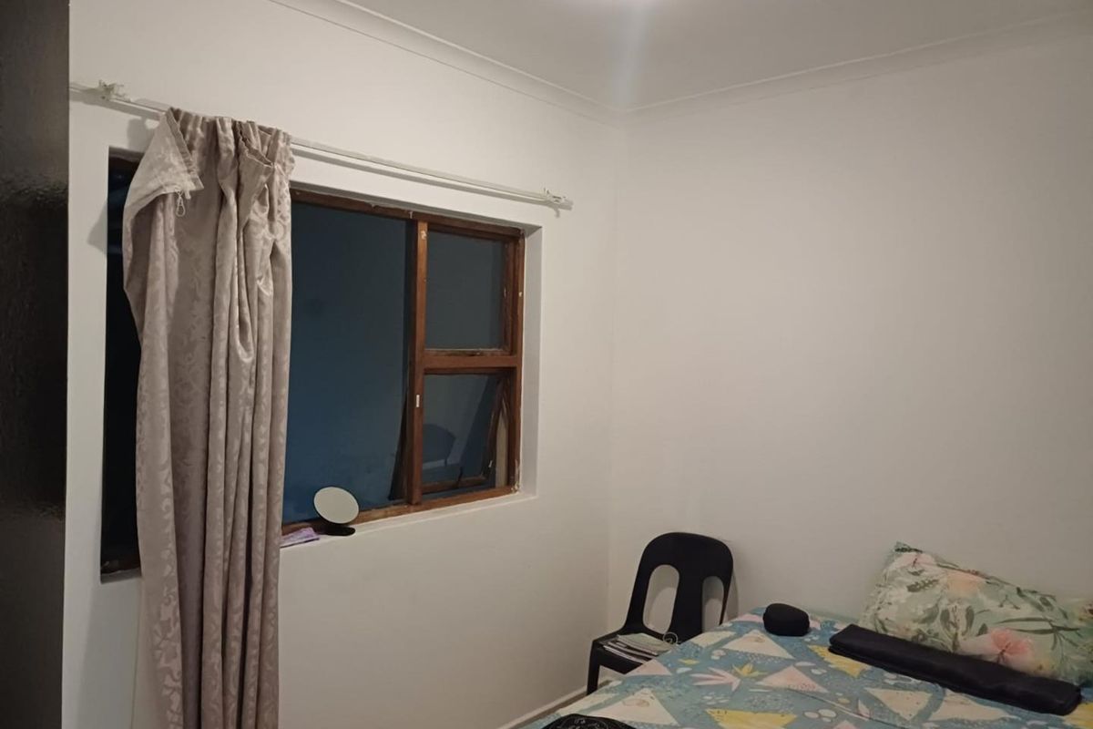 Charming 2-Bedroom Flat: In a Secure Complex - Photo 5