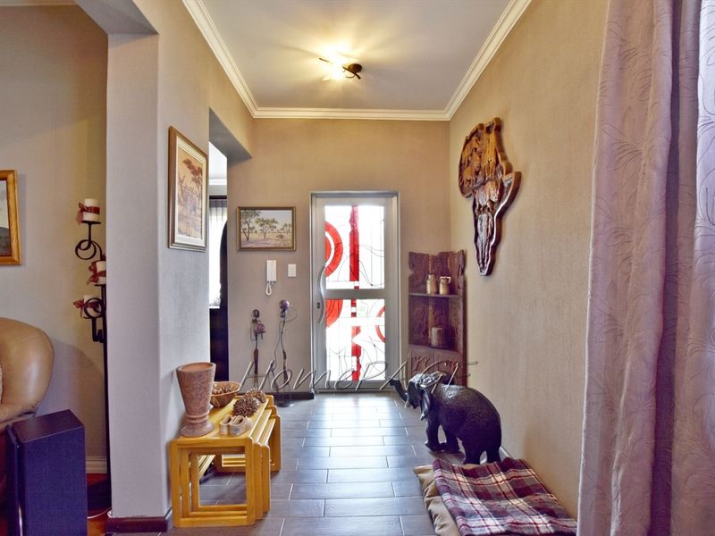 Central, Swakopmund:  EXTREMELY NEAT Home with 3 FLATS is for Sale - Photo 7