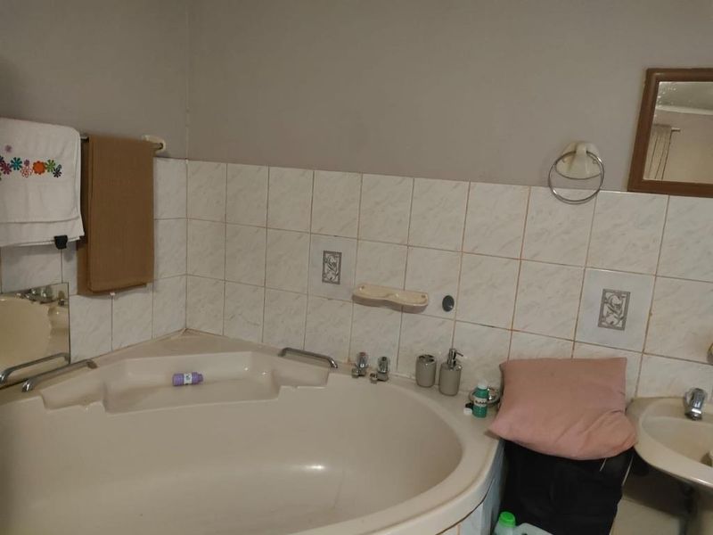 The perfect charming  home for your growing family - Photo 2