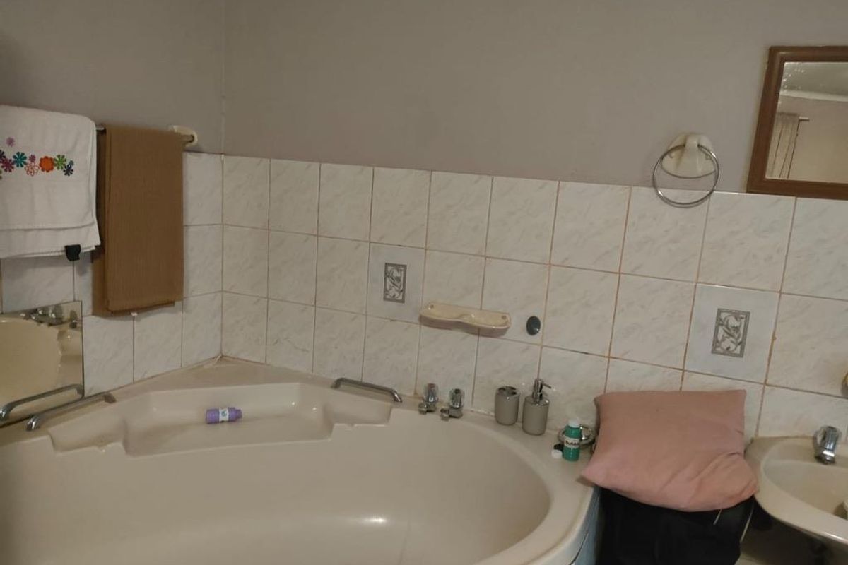 The perfect charming  home for your growing family - Photo 2