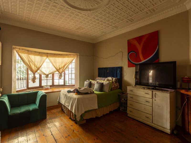 A Classic Kensington Home with Endless Potential - Photo 6