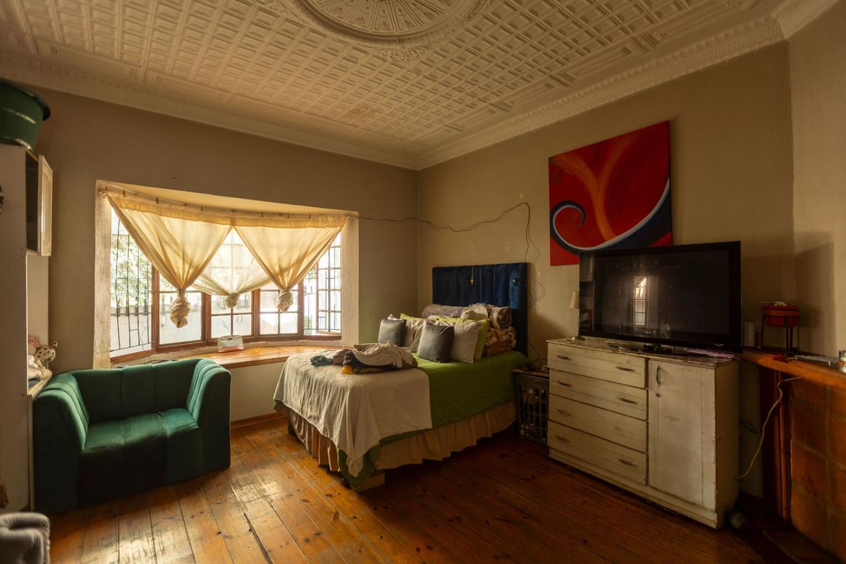 A Classic Kensington Home with Endless Potential - Photo 2