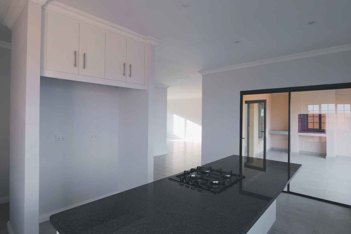 Townhouse in Howick North - Photo 5