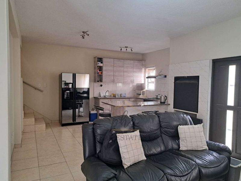 3 Bedroom Duplex Townhouse for sale in Walvis Bay for N$1 460 000.00 - Photo 5