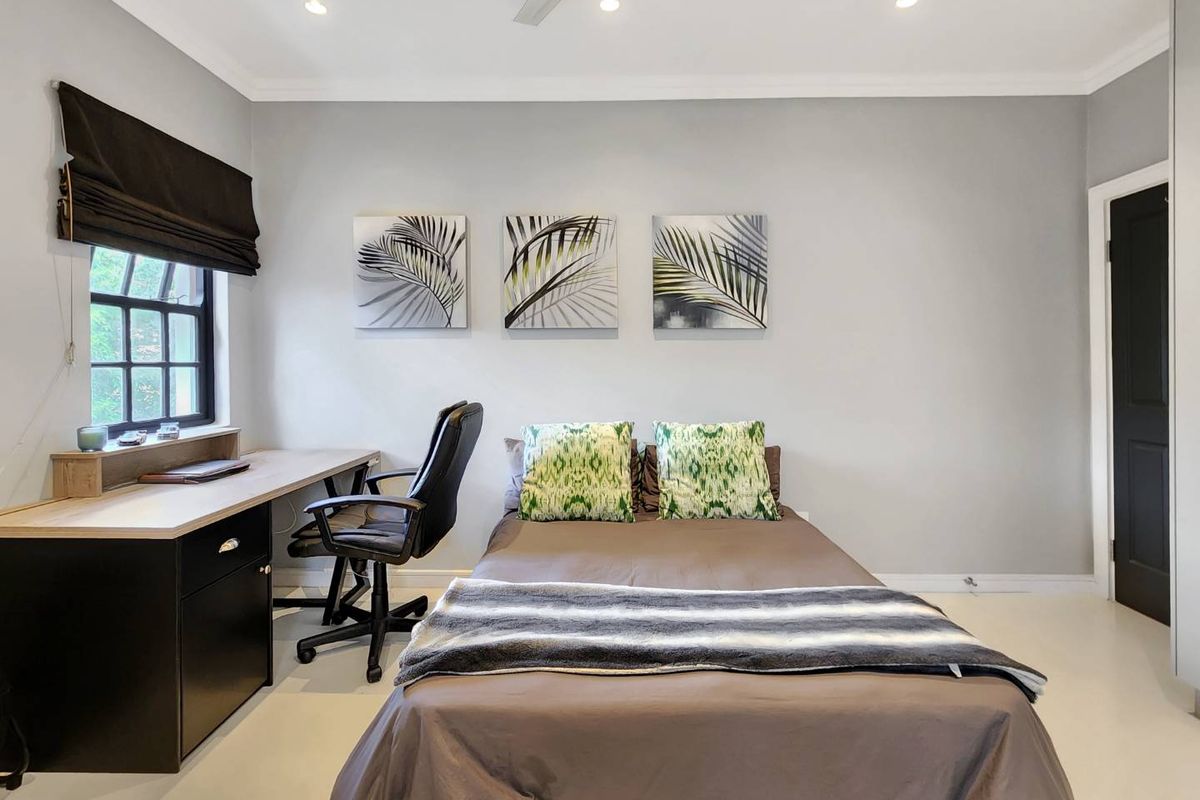 Modern 2 Bedroom Apartment - Photo 3