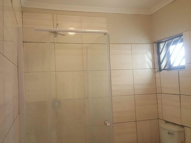 FOR SALE- 5 BEDROOM HOUSE IN WINDHOEK GRYSBLOCK, NAMIBIA - Photo 9