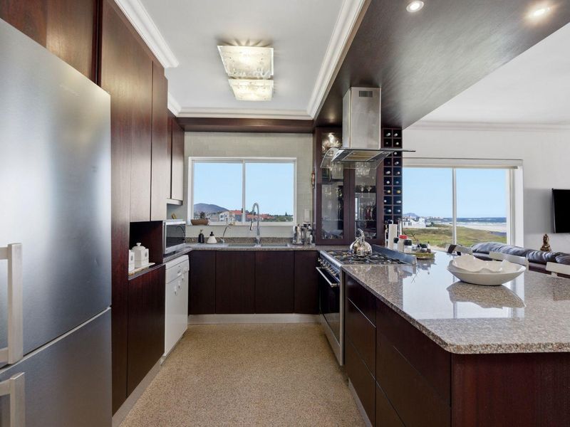 3 Bedrooms | Exceptional Space | Ocean & Mountain Outlook - Photo 6