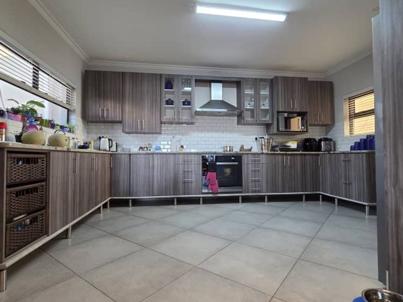 Spacious Three Bedroom Family Home for Sale in Ocean View - Photo 3