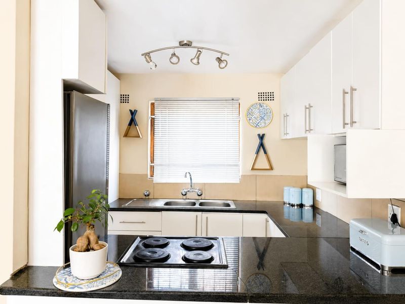 Spacious 3-Bedroom Duplex in Glenwood - Photo 3