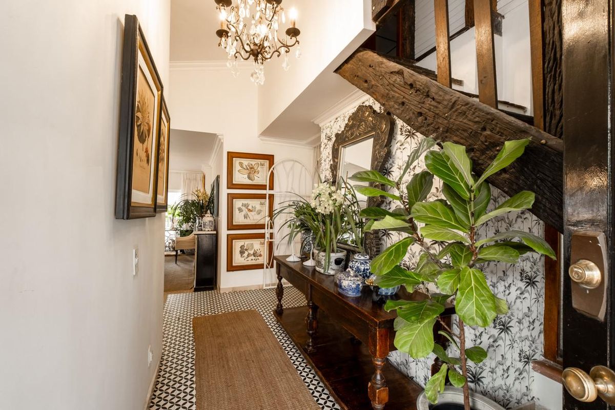 Family Home with Cottage and Staff Quarters in Prime Bryanston East location - Photo 5