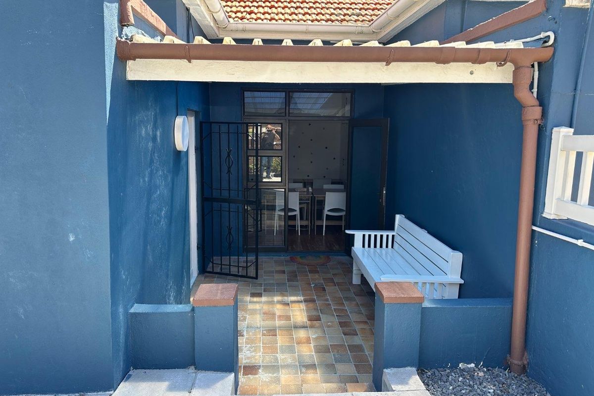 House + Flat - Photo 2