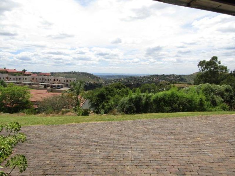 Charming two bedroom simplex in sought-after retirement village - Photo 10