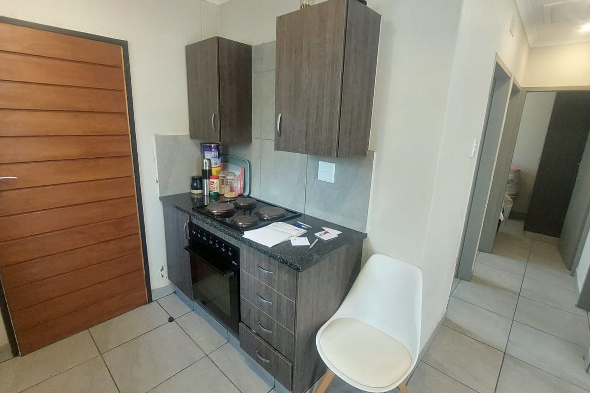 Modern Comfort: 2-Bedroom Home with Open-Plan Design! - Photo 3