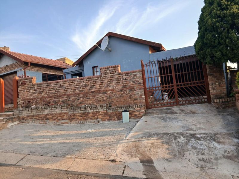 3 Bedroom house To Let - Photo 2