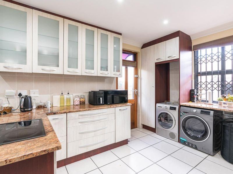 Lock Up & Go Townhouse Living - Photo 7