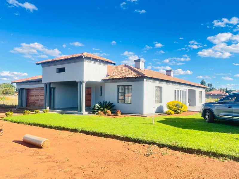 *Tranquil Retreat Family Home That Feels Like a Vacation in Kookrus, Meyerton - Photo 2
