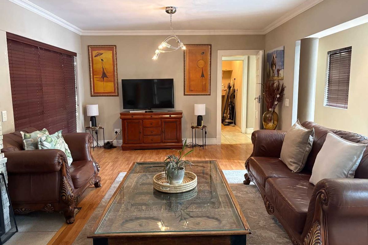 WEST BEACH Fully furnished 6 bedroom home - Photo 2
