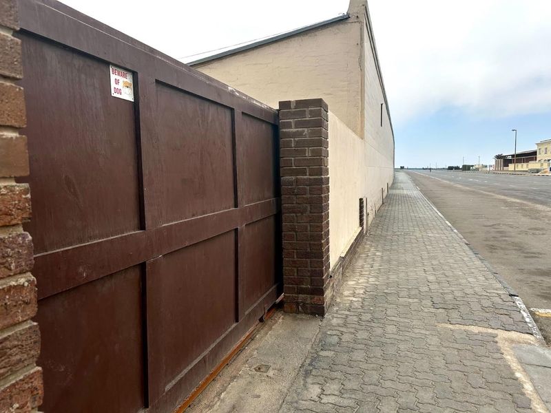 Prime Central Property – Retail, Storage or Investment Opportunity - Photo 4