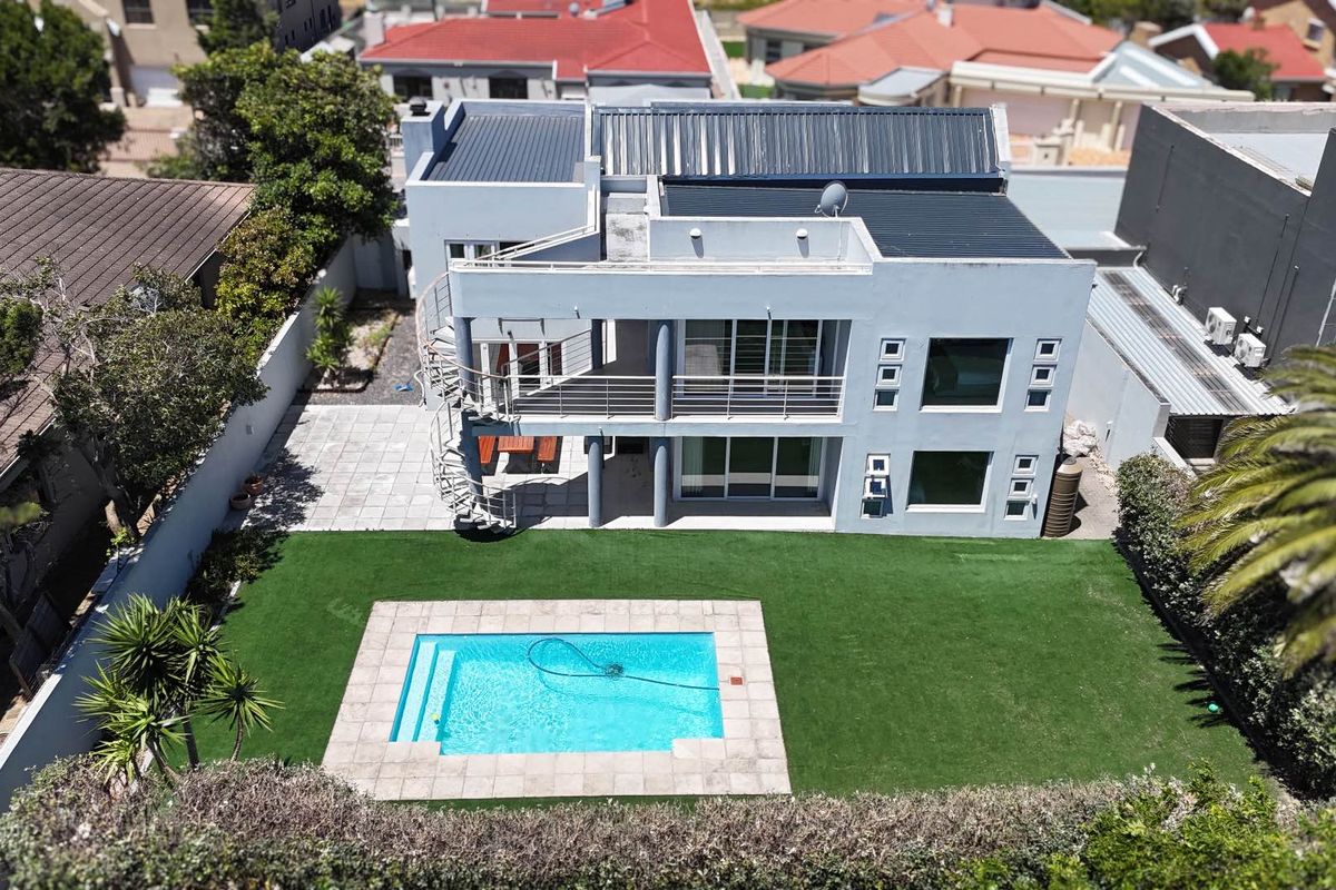Elegant Double-Storey Home With Pool, Rooftop Deck & Luxury Finishes - Photo 2