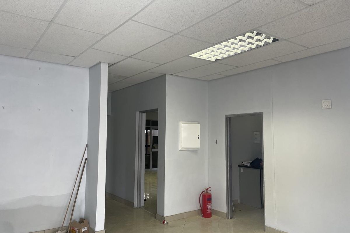 Office Building in Windhoek West - Photo 5
