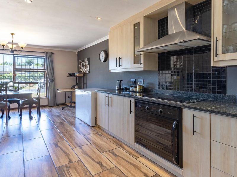 Large 3 Bedroom, 2 Bathroom Family Home For Sale - Photo 9