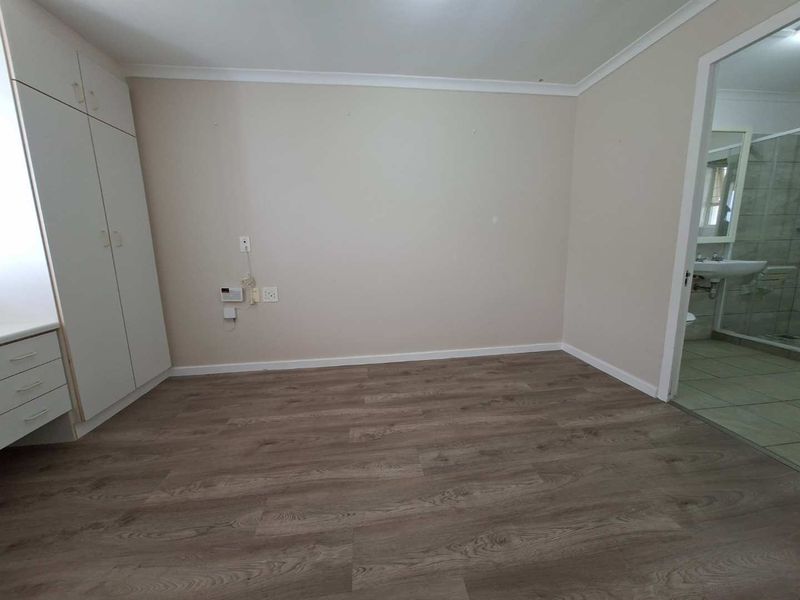 NEAT AS A PIN - Photo 10